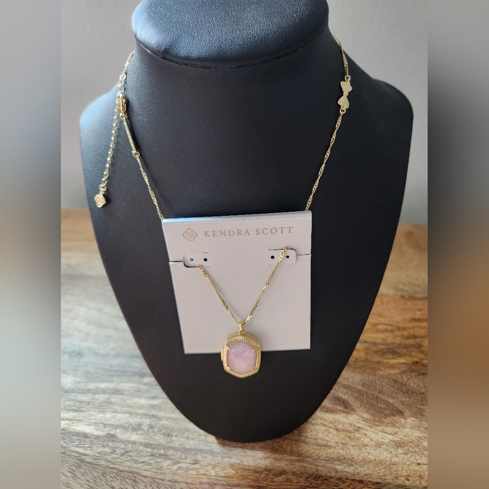 NWT Kendra Scott x LoveShackFancy Daphne Gold Locket Necklace Sold Out Style!! - Picture 6 of 7